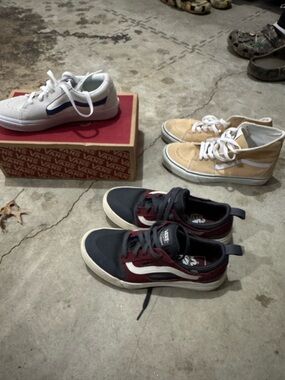 Vans Low Top Sneakers - Black, Burgundy & White
